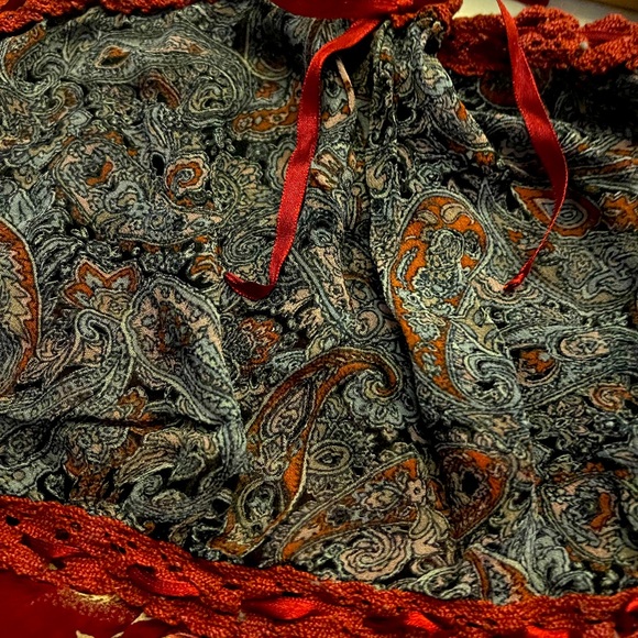 Adorable top. - Picture 8 of 12